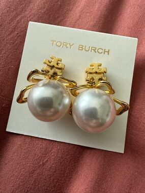 Tory Burch | 18K Gold Plated Petal & Pearl Drop Earrings